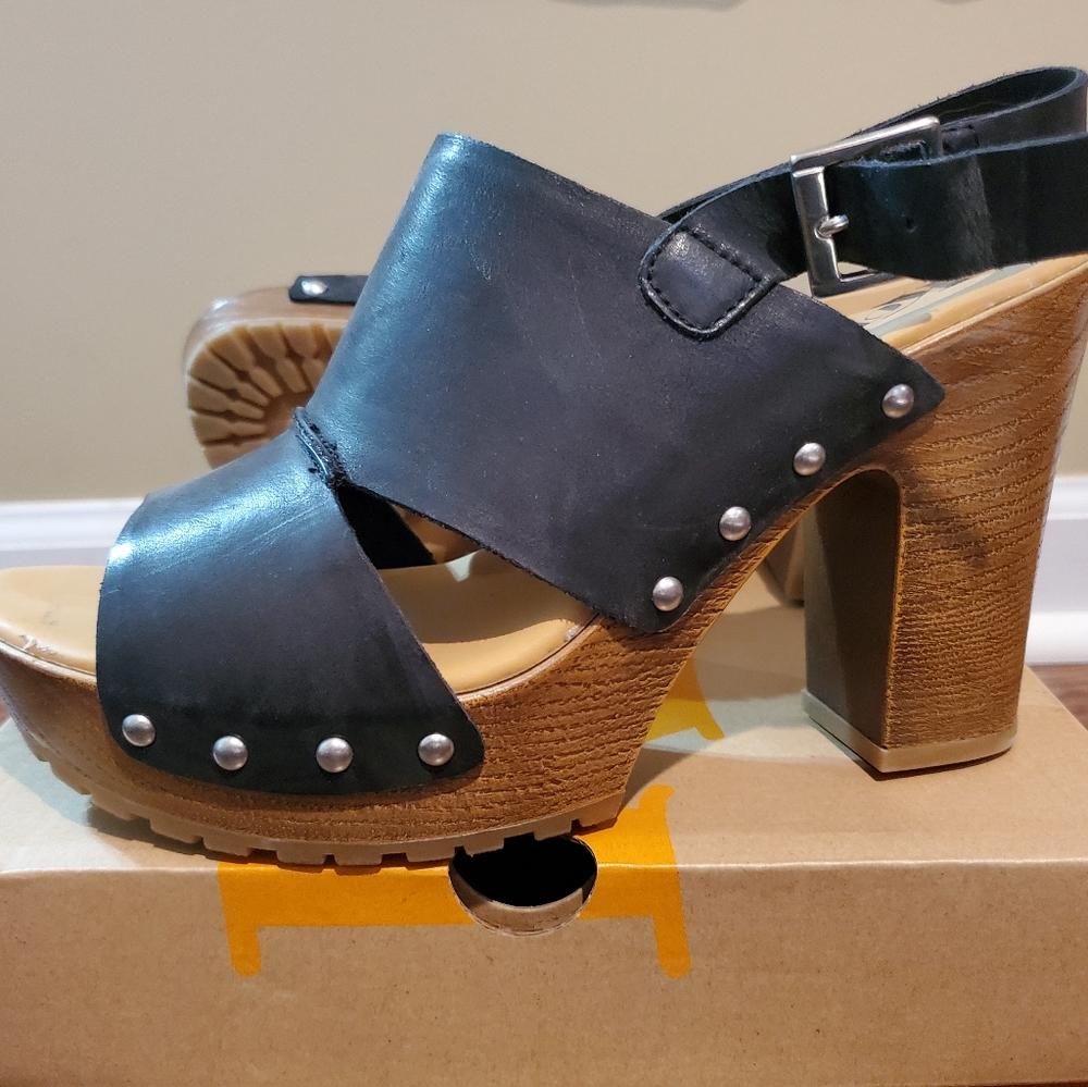 Korks Sandals - Picture 2 of 3
